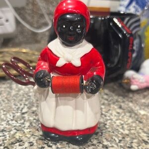 Mammy Charming Red and White Ceramic Sewing scissor, and thread holder 5”x3”
